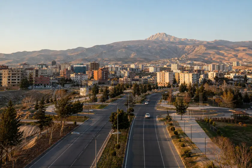 Adıyaman polis merkezleri adres, konum ve yol tarifi rehberi için şehir merkezi ulaşım görünümü