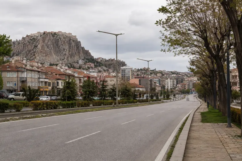 Afyonkarahisar polis merkezleri adres, konum ve yol tarifi rehberi için şehir merkezi ulaşım görünümü