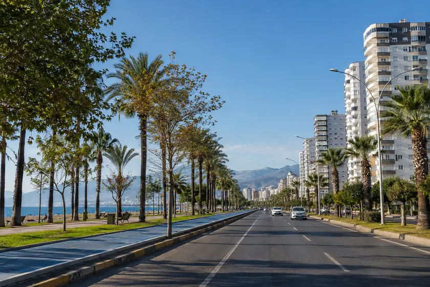 Cumhuriyet Karakolu ulaşım rehberi için Mersin Yenişehir kıyı bulvarı