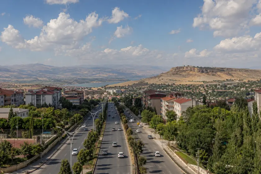 Elazığ polis merkezleri adres, konum ve yol tarifi rehberi için şehir merkezi ulaşım görünümü