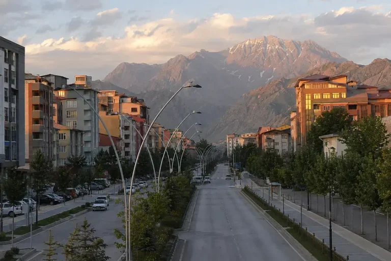 Hakk&acirc;ri polis merkezleri adres telefon ve yol tarifi rehberi