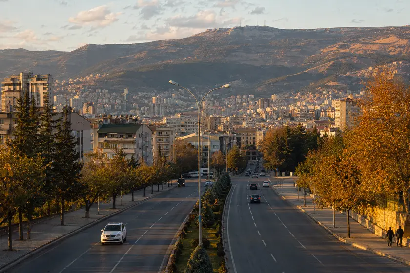 Kahramanmaraş polis merkezleri adres, konum ve yol tarifi rehberi için şehir merkezi ulaşım görünümü