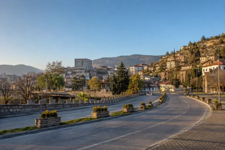 Karab&uuml;k polis merkezleri adres telefon ve yol tarifi rehberi