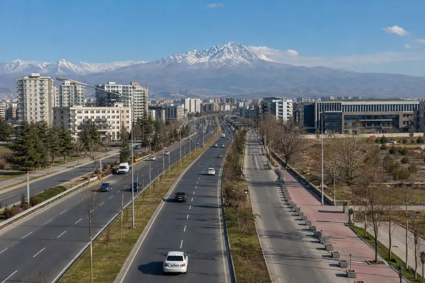 Kayseri polis merkezleri adres, konum ve yol tarifi rehberi için şehir merkezi ulaşım görünümü