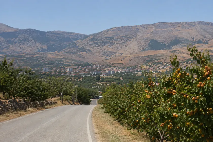 Mut Polis Merkezi Amirliği ulaşım rehberi için Mut kayısı bahçeleri ve Toroslar