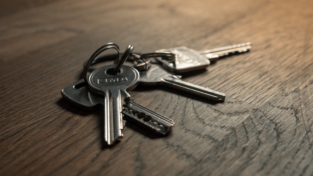Car keys on a table, illustrating a car rental deposit refund in Turkey