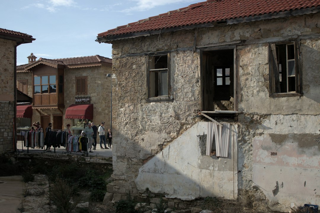 Afet sonrası ge&ccedil;ici barınma alanı se&ccedil;imi ve yerleşim planlaması