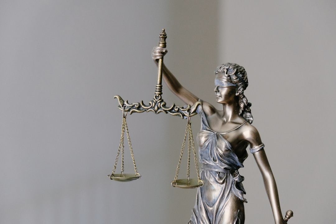 Uzaklaştırma kararı ve 6284 sayılı Kanun kapsamında korunma başvurusunu temsil eden adalet görseli