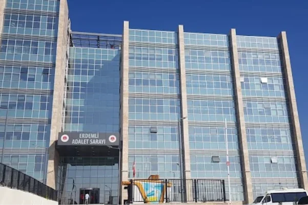 Erdemli Adliyesinin Kargıcak Mahallesindeki ger&ccedil;ek hizmet binası